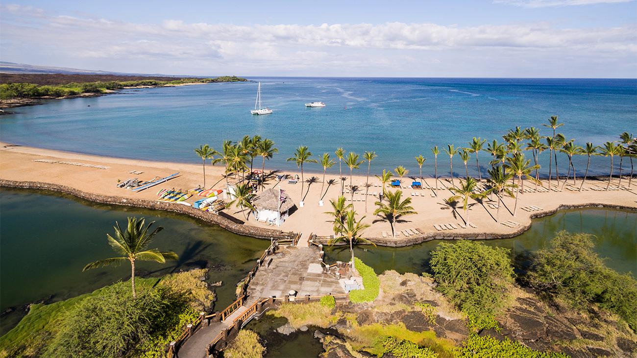 Anaeho'omalu Bay